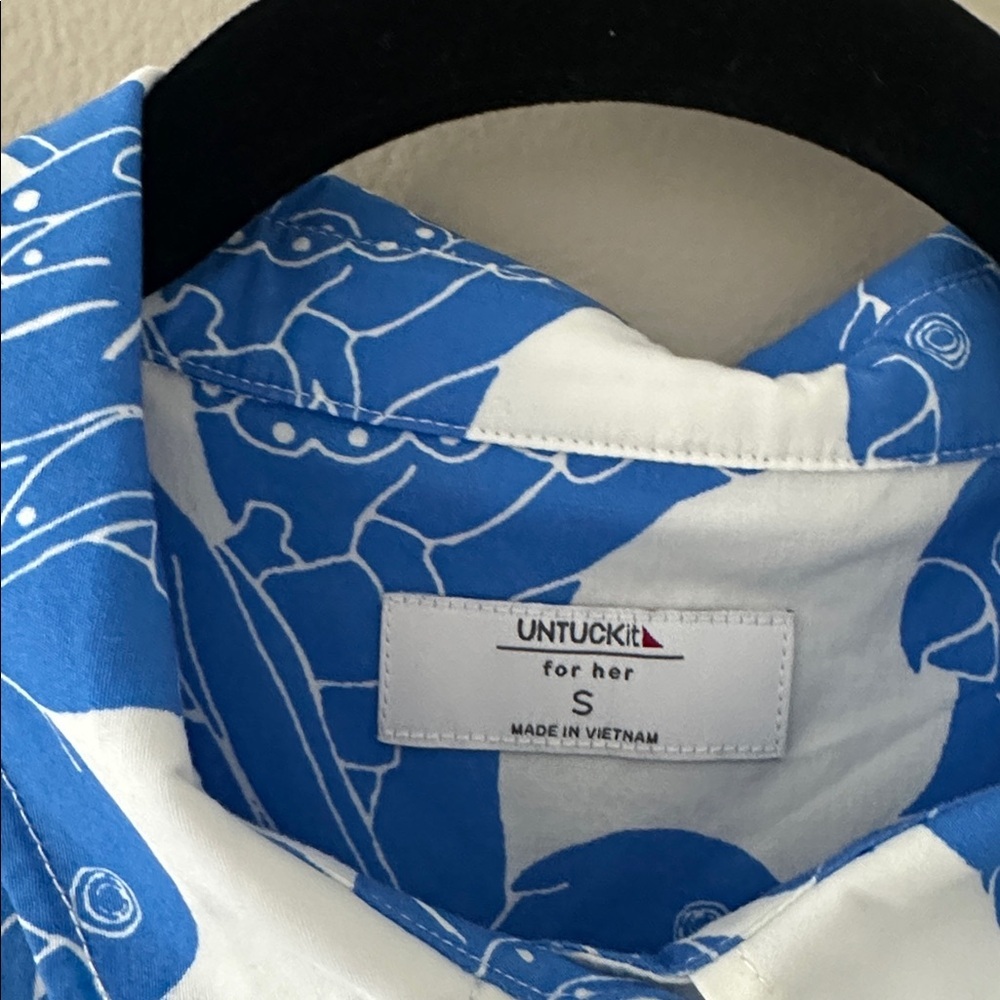 UNTUCKit Womens Jordan Sleeveless Shirt Dress Blue Parrot Print Sz Small Preppy - Picture 6 of 9